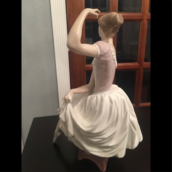 Magnificent Brand Lladró Ballerina Girl Sitting - Picture 4 of 5